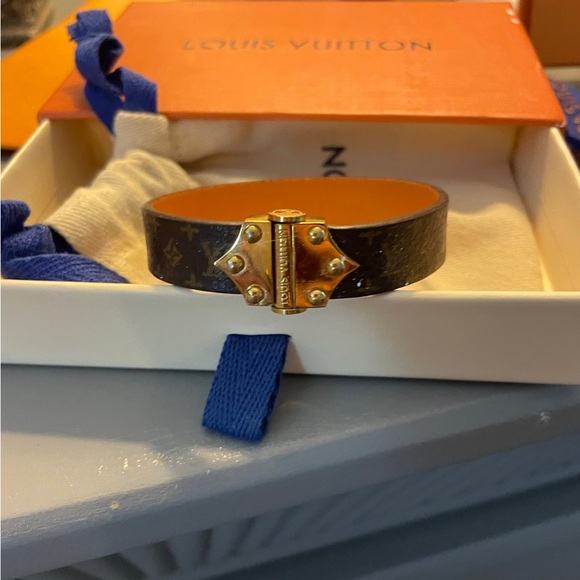 LV bracelet - Picture 1 of 5